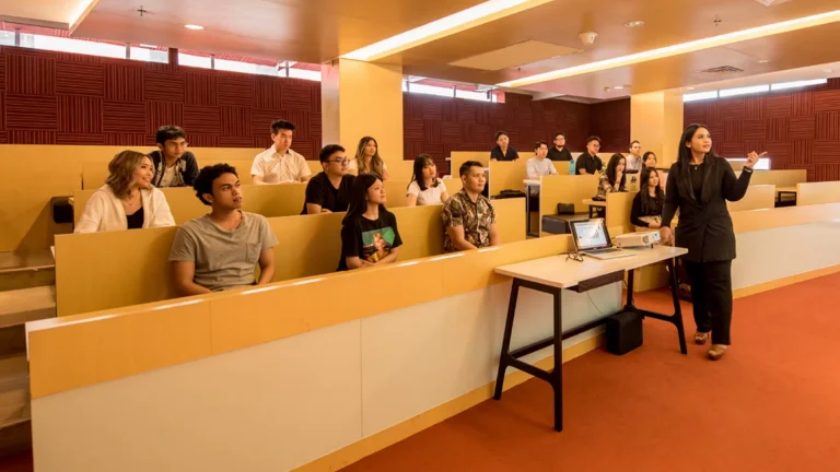 UIC College 7